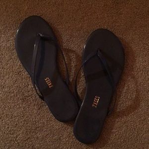 TKEES sandals
